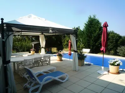 Piscine de l'établissement Gîte de France Les hauts de la valade 3 épis - Gîte de France 4 personnes MAE-9084 ou située à proximité