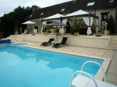 Piscine de l'établissement Gîte de France Les hauts de la valade 3 épis - Gîte de France 4 personnes MAE-9084 ou située à proximité