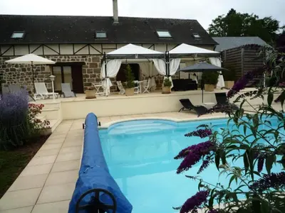 Piscine de l'établissement Gîte de France Les hauts de la valade 3 épis - Gîte de France 4 personnes MAE-9084 ou située à proximité