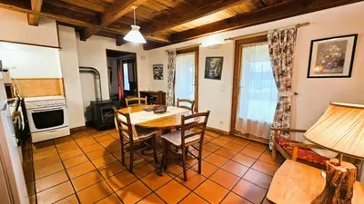 Cuisine ou kitchenette dans l'établissement Gîte de France De la bergerie 2 épis - Gîte de France 4 personnes MAE-9104