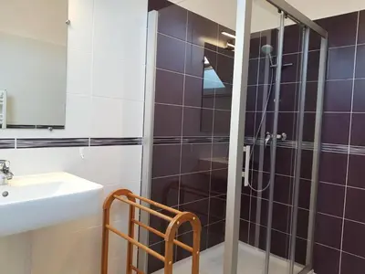 Salle de bains dans l'établissement Gîte de France Gîte de duroux 3 épis - Gîte de France 6 personnes MAE-9134