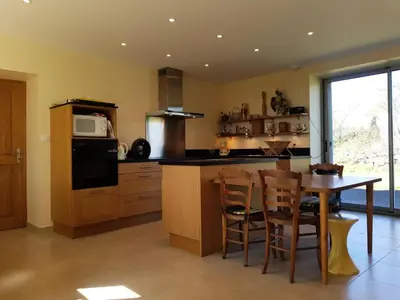 Cuisine ou kitchenette dans l'établissement Gîte de France Gîte de duroux 3 épis - Gîte de France 6 personnes MAE-9134