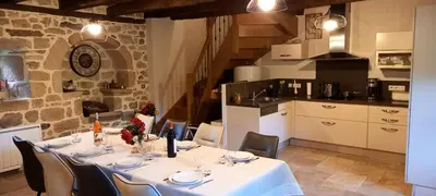 Cuisine ou kitchenette dans l'établissement Gîte de France Les 7 sources 3 épis - Gîte de France 4 personnes MAE-9154