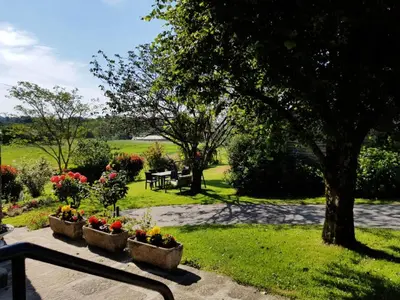 Jardin de l'établissement Gîte de France Chas lo fustier 3 épis - Gîte de France 4 personnes MAE-9214