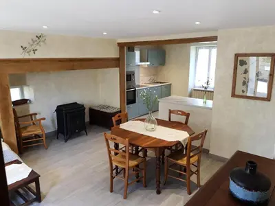 Cuisine ou kitchenette dans l'établissement Gîte de France Chas lo fustier 3 épis - Gîte de France 4 personnes MAE-9214