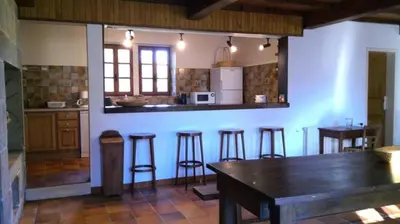 Cuisine ou kitchenette dans l'établissement Gîte de France à Lignareix 3 épis - Gîte de France 8 personnes MAE-9224
