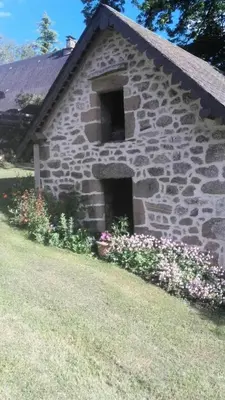 Jardin de l'établissement Gîte de France à Saint-Yrieix-le-Déjalat 3 épis - Gîte de France 4 personnes MAE-9234