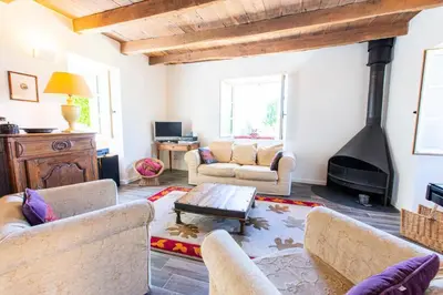 Coin salon dans l'établissement Gîte de France Le clos du bournazel 4 épis - Gîte de France 4 personnes MAE-9254