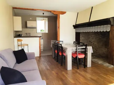 Cuisine ou kitchenette dans l'établissement Gîte de France à Alleyrat 3 épis - Gîte de France 4 personnes MAE-9324