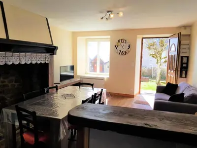 Cuisine ou kitchenette dans l'établissement Gîte de France à Alleyrat 3 épis - Gîte de France 4 personnes MAE-9324