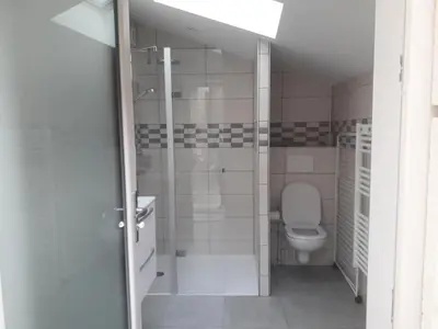 Salle de bains dans l'établissement Gîte de France à Turenne 3 épis - Gîte de France 6 personnes MAE-9334