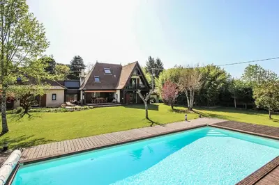 Piscine de l'établissement Gîte de France Bayat pour 5 personnes 4 épis - Gîte de France 5 personnes MAE-9354 ou située à proximité