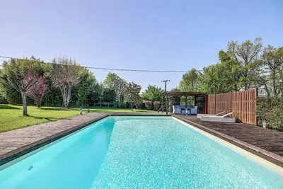 Piscine de l'établissement Gîte de France Bayat pour 5 personnes 4 épis - Gîte de France 5 personnes MAE-9354 ou située à proximité