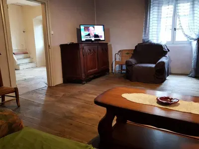 Télévision ou salle de divertissement dans l'établissement Gîte de France à Chasteaux 2 épis - Gîte de France 4 personnes MAE-9364