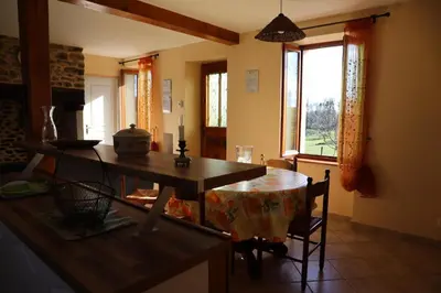 Coin salon dans l'établissement Gîte de France Quiétude 3 épis - Gîte de France 4 personnes MAE-9374