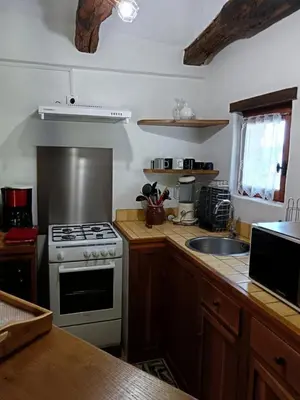 Cuisine ou kitchenette dans l'établissement Gîte de France La valade 2 épis - Gîte de France 4 personnes MAE-9404