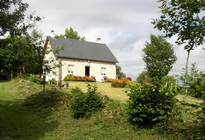 Jardin de l'établissement Gîte de France Chez dédé et léa 3 épis - Gîte de France 6 personnes MAE-9414