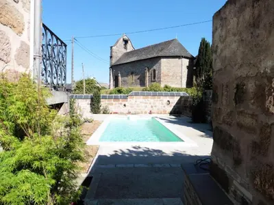 Piscine de l'établissement Gîte de France Gîte la chapelle avec piscine 3 épis - Gîte de France 6 personnes MAE-9464 ou située à proximité
