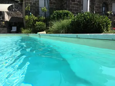 Piscine de l'établissement Gîte de France Gîte la chapelle avec piscine 3 épis - Gîte de France 6 personnes MAE-9464 ou située à proximité