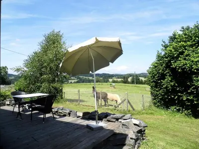 Jardin de l'établissement Gîte de France Le noyer 2 épis - Gîte de France 2 personnes MAE-9474