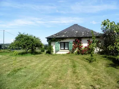 Jardin de l'établissement Gîte de France Le noyer 2 épis - Gîte de France 2 personnes MAE-9474