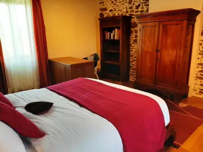 Un ou plusieurs lits dans un hébergement de l'établissement Gîte de France Gîte des papous 4 épis - Gîte de France 10 personnes MAE-9494