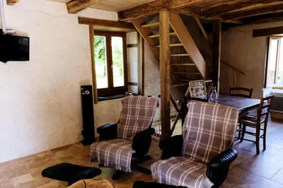 Coin salon dans l'établissement Gîte de France Gîte de coiral 3 épis - Gîte de France 2 personnes MAE-9524