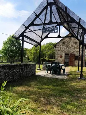 Jardin de l'établissement Gîte de France Gîte de la xaintrie 2 épis - Gîte de France 4 personnes MAE-9534