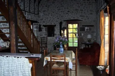 Coin salon dans l'établissement Gîte de France Gîte de la xaintrie 2 épis - Gîte de France 4 personnes MAE-9534