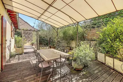 Jardin de l'établissement Gîte de France Bayat pour 10 4 épis - Gîte de France 10 personnes MAE-9544