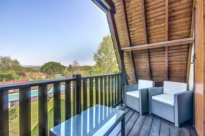 Balcon ou terrasse dans l'établissement Gîte de France Bayat pour 10 4 épis - Gîte de France 10 personnes MAE-9544