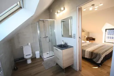 Salle de bains dans l'établissement Gîte de France Le grand cluzel 4 épis - Gîte de France 8 personnes MAE-9554