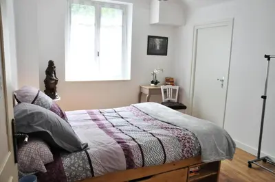 Un ou plusieurs lits dans un hébergement de l'établissement Gîte de France à Soudeilles 3 épis - Gîte de France 14 personnes MAE-9574