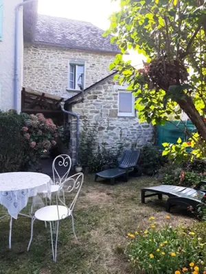 Jardin de l'établissement Gîte de France Les hortensias 3 épis - Gîte de France 2 personnes MAE-9614