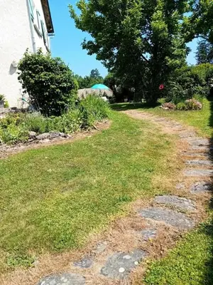 Jardin de l'établissement Gîte de France Les hortensias 3 épis - Gîte de France 2 personnes MAE-9614