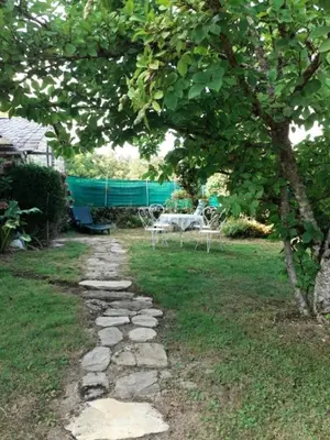 Jardin de l'établissement Gîte de France Les hortensias 3 épis - Gîte de France 2 personnes MAE-9614