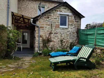 Jardin de l'établissement Gîte de France Les hortensias 3 épis - Gîte de France 2 personnes MAE-9614