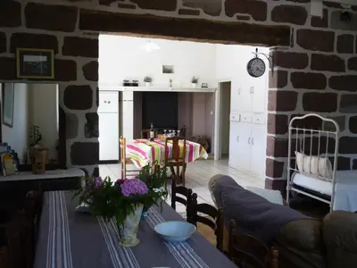 Télévision ou salle de divertissement dans l'établissement Gîte de France à Vars-sur-Roseix 3 épis - Gîte de France 5 personnes MAE-9624