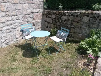 Jardin de l'établissement Gîte de France Gîte des veyssières 3 épis - Gîte de France 4 personnes MAE-9654