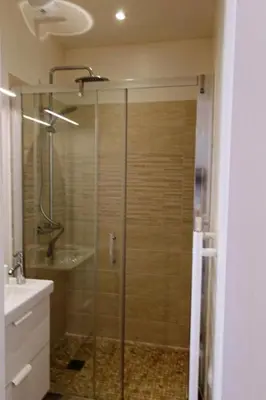 Salle de bains dans l'établissement Gîte de France Fanfou 3 épis - Gîte de France 4 personnes MAE-9694