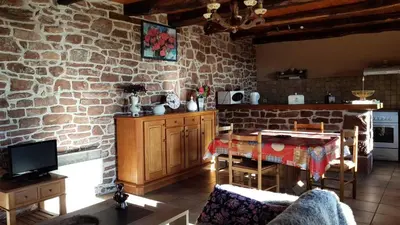 Télévision ou salle de divertissement dans l'établissement Gîte de France Les combottes 3 épis - Gîte de France 4 personnes MAE-9734