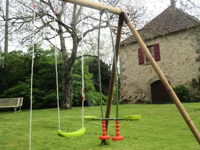 Aire de jeux pour enfants de l'établissement Gîte de France à Sioniac 2 épis - Gîte de France 5 personnes MAE-9744