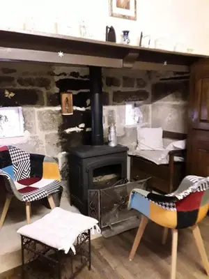 Cuisine ou kitchenette dans l'établissement Gîte de France à Sioniac 2 épis - Gîte de France 5 personnes MAE-9744