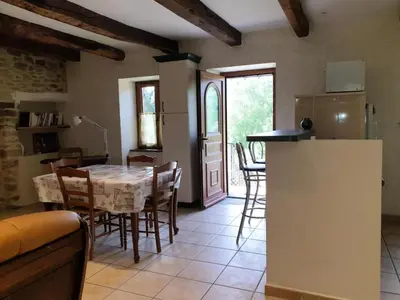 Cuisine ou kitchenette dans l'établissement Gîte de France Gîte de lachaud 3 épis - Gîte de France 4 personnes MAE-9774