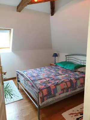 Un ou plusieurs lits dans un hébergement de l'établissement Gîte de France Gîte de lachaud 3 épis - Gîte de France 4 personnes MAE-9774