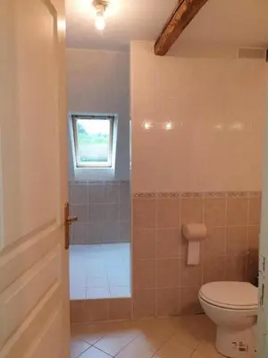 Salle de bains dans l'établissement Gîte de France Gîte de lachaud 3 épis - Gîte de France 4 personnes MAE-9774