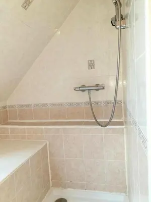Salle de bains dans l'établissement Gîte de France Gîte de lachaud 3 épis - Gîte de France 4 personnes MAE-9774