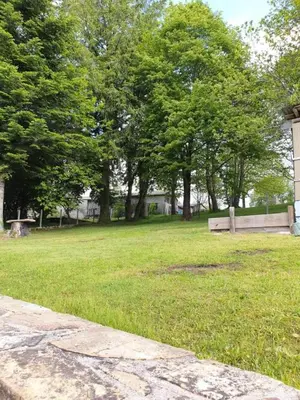 Jardin de l'établissement Gîte de France Gîte de lachaud 3 épis - Gîte de France 4 personnes MAE-9774