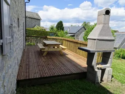 Jardin de l'établissement Gîte de France Maison raymond 3 épis - Gîte de France 12 personnes MAE-9804