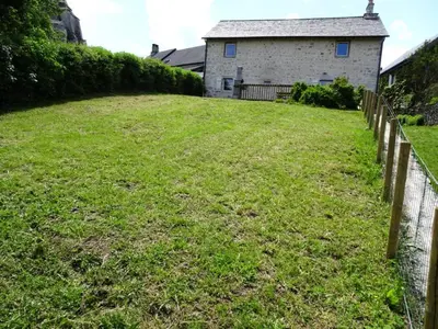 Jardin de l'établissement Gîte de France Maison raymond 3 épis - Gîte de France 12 personnes MAE-9804